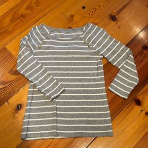 3 quarters shelve striped grey & white shirt